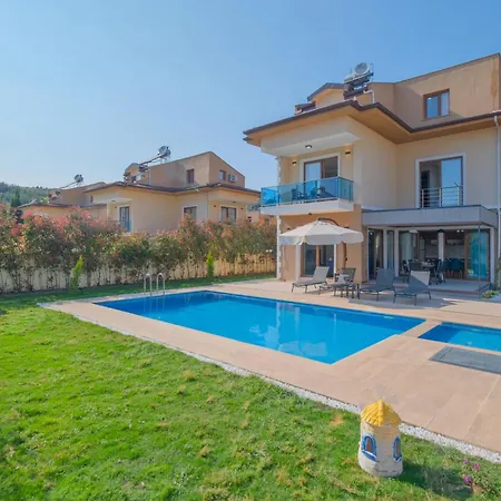 Lavanta Villalari Vilă *
