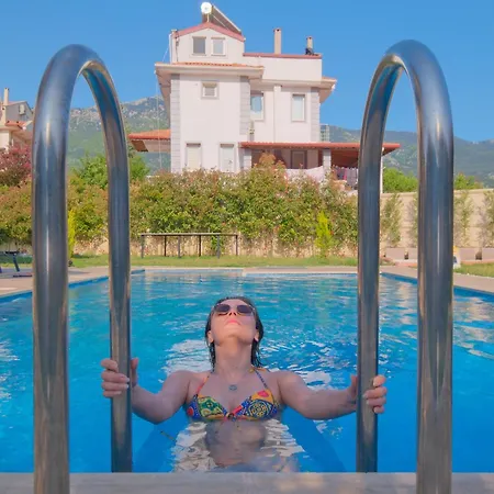Lavanta Villalari Vilă *